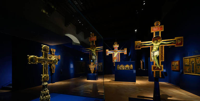 A Perugia una grande mostra ha accolto la Stauroteca di Cosenza fra le Croci del ‘200