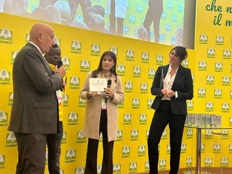 Coldiretti Calabria: premio "Amiche per la terra - Storie di donne che nutrono il mondo", premiata l’imprenditrice calabrese Stefania Mazzotta.   